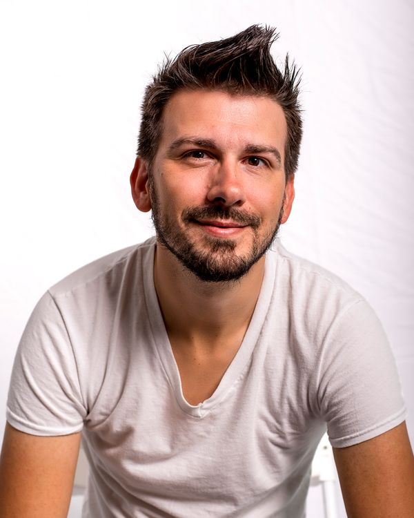 DJ Stephen Craig, studio, close